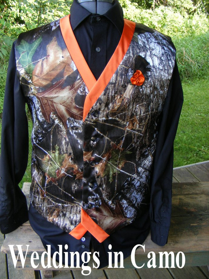 Men's camo vest with a trim color