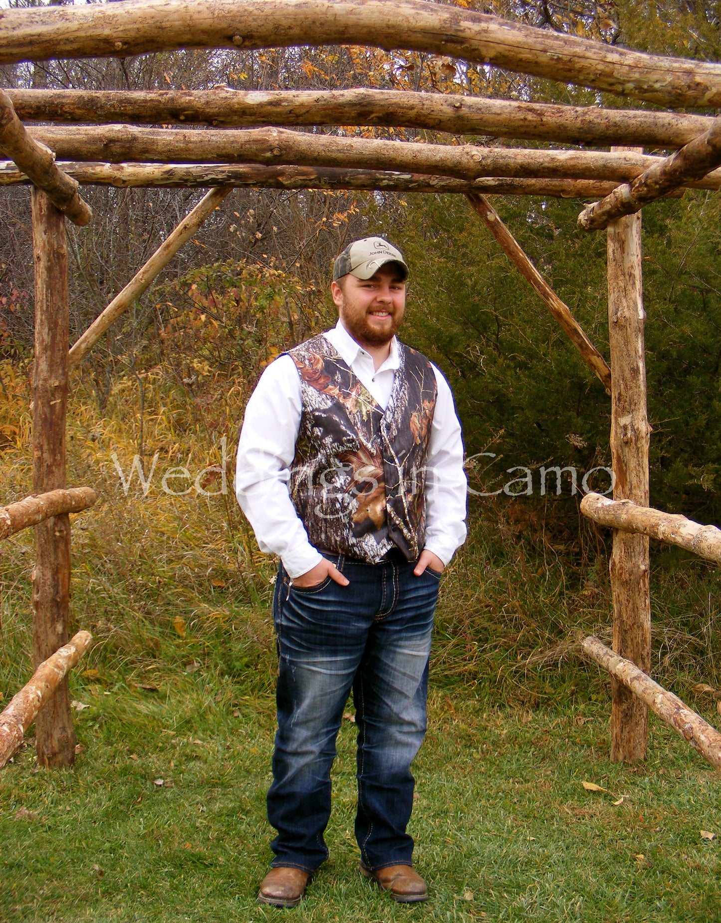 men's Mossy Oak camo vest