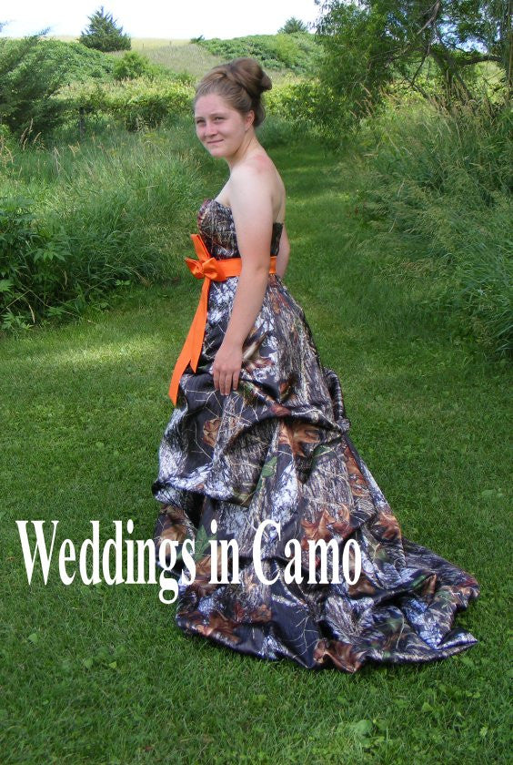 Mossy oak wedding dress with pickups and Orange accents