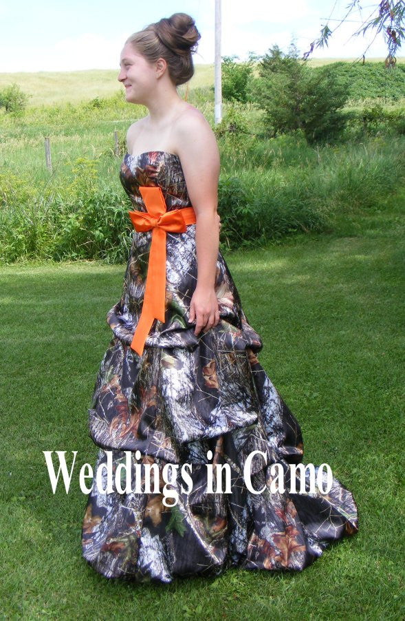 Mossy oak wedding dress with pickups and Orange accents