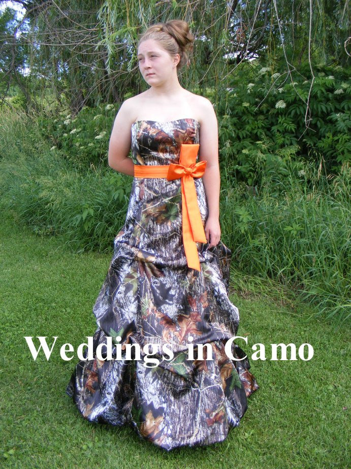 Mossy oak wedding dress with pickups and Orange accents